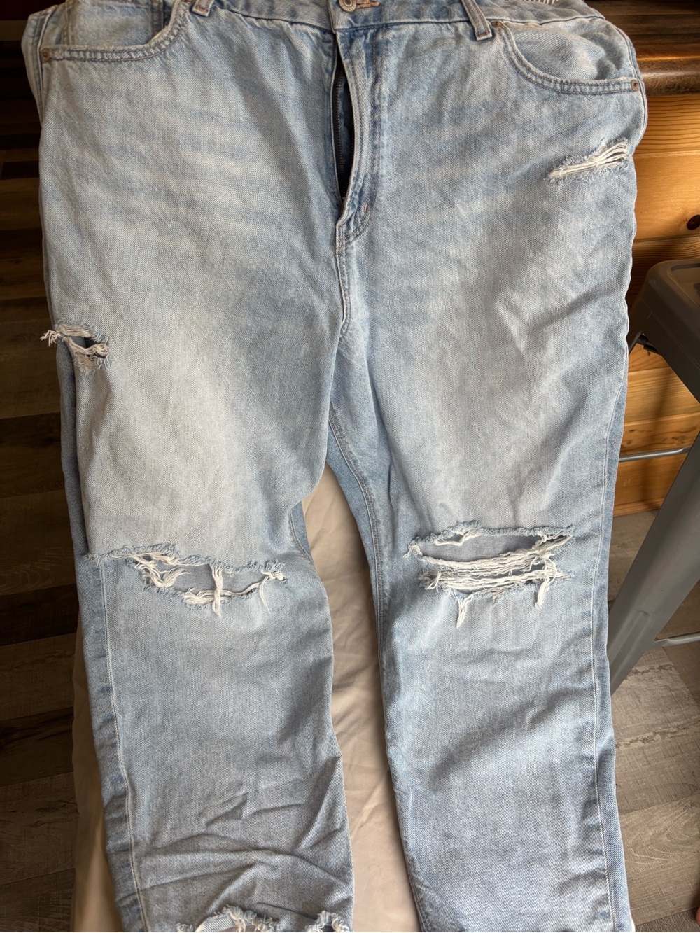 American Eagle Outfitters Light Blue High-Rise Distressed Jeans